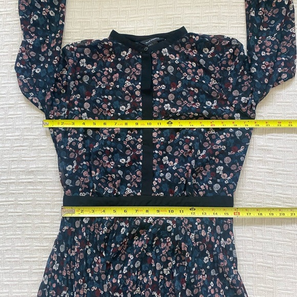 Club Monaco pleated floral dress. - Picture 10 of 12